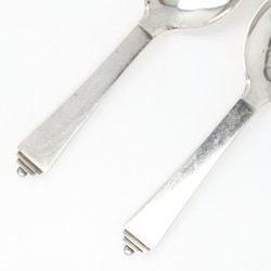 Georg Jensen jam- / marmeladelepels (2), model Pyramid, zilver. Ontworpen door Harald Nielsen (1892-1977) in 1926