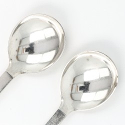 Georg Jensen jam- / marmeladelepels (2), model Pyramid, zilver. Ontworpen door Harald Nielsen (1892-1977) in 1926