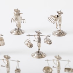 Plaatskaart houders / miniatuur figuren (12), Sammy Sterling, Hongkong 20e eeuw, zilver