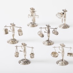 Plaatskaart houders / miniatuur figuren (12), Sammy Sterling, Hongkong 20e eeuw, zilver