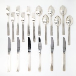 Georg Jensen bestek set (53), model Bernadotte, zilver. Ontworpen door Sigvard Bernadotte (1907-2002)