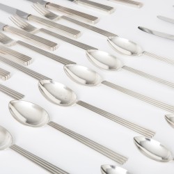 Georg Jensen bestek set (53), model Bernadotte, zilver. Ontworpen door Sigvard Bernadotte (1907-2002)