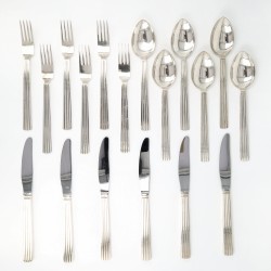 Georg Jensen bestek set (53), model Bernadotte, zilver. Ontworpen door Sigvard Bernadotte (1907-2002)