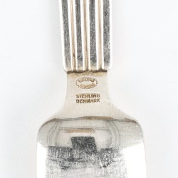 Georg Jensen bestek set (53), model Bernadotte, zilver. Ontworpen door Sigvard Bernadotte (1907-2002)