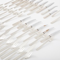 Georg Jensen bestek set (53), model Bernadotte, zilver. Ontworpen door Sigvard Bernadotte (1907-2002)