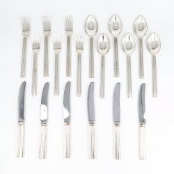 Georg Jensen bestek set (53), model Bernadotte, zilver. Ontworpen door Sigvard Bernadotte (1907-2002)