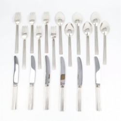 Georg Jensen bestek set (53), model Bernadotte, zilver. Ontworpen door Sigvard Bernadotte (1907-2002)