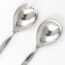 Georg Jensen saladecouvert (2), model Bernadotte, zilver. Ontworpen door Sigvard Bernadotte (1907-2002)