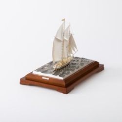Zeilschip met vitrine, Seki Takehiko II, Japan ca. 2005, zilver