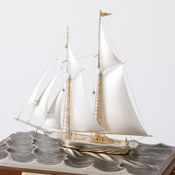 Zeilschip met vitrine, Seki Takehiko II, Japan ca. 2005, zilver