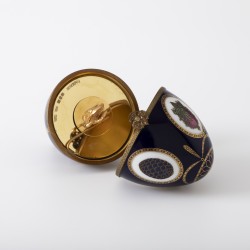 Fabergé "Musical swan Imperial Egg" muziekdoos, Limoges porselein / brons / zilver