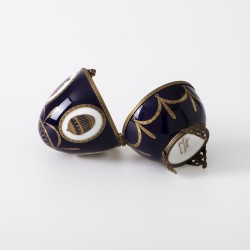 Fabergé "Musical swan Imperial Egg" muziekdoos, Limoges porselein / brons / zilver