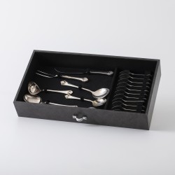 Robbe & Berking bestekcassette (70), model Rosenmuster, Flensburg ca. 2000, zilver