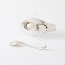 Christofle sausboot "Swan", ontworpen door Christian Fjerdingstad (1891-1968), Parijs ca. 1930-1940, verzilverd