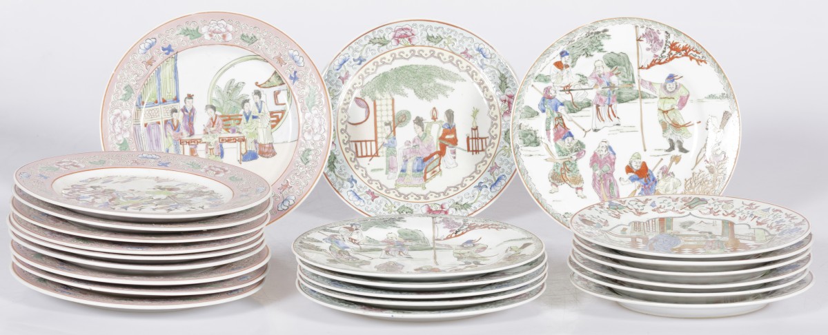 Een lot van (23) porseleinen borden met Aziatisch decor, 20e eeuw.