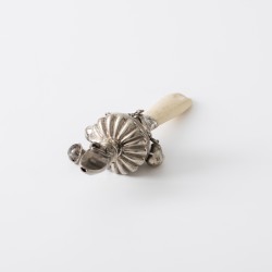 Baby rammelaar, C.F. Kellenbach, Rotterdam ca. 1840, zilver