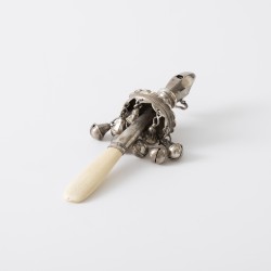 Baby rammelaar, C.F. Kellenbach, Rotterdam ca. 1840, zilver