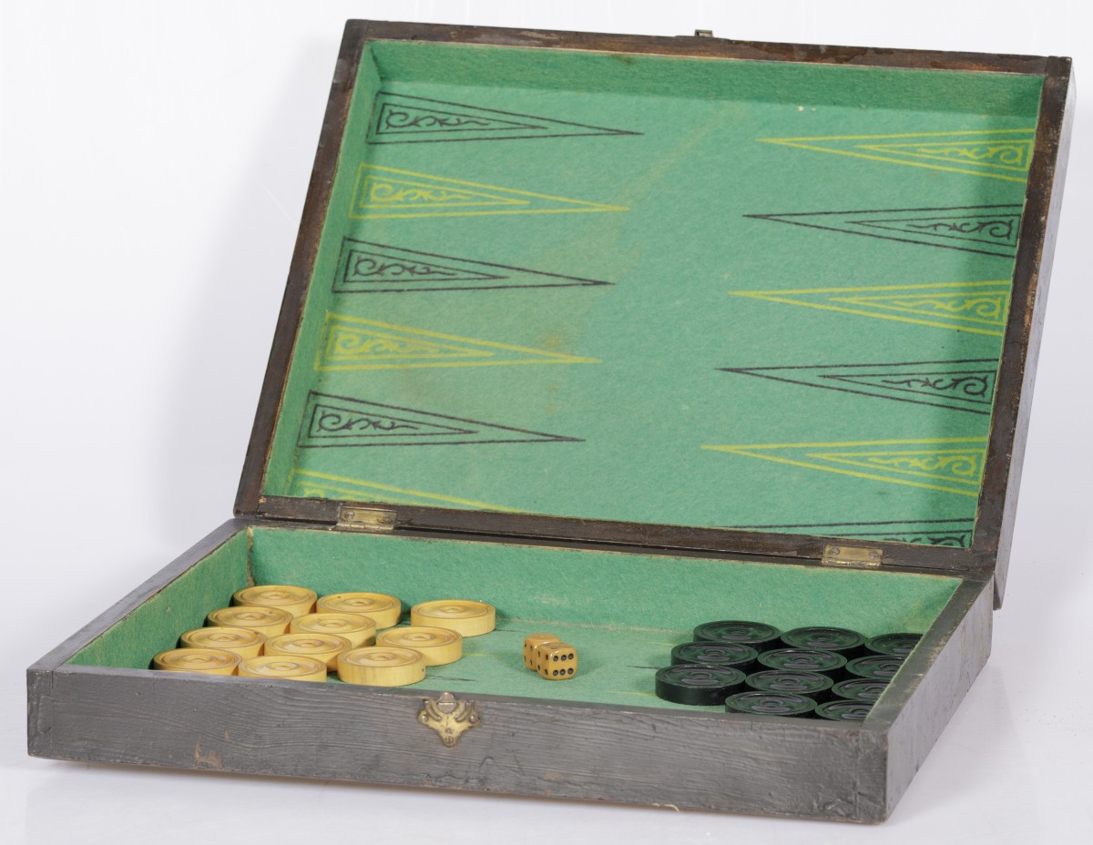 Een tric-trac spel, eerste helft 20e eeuw.