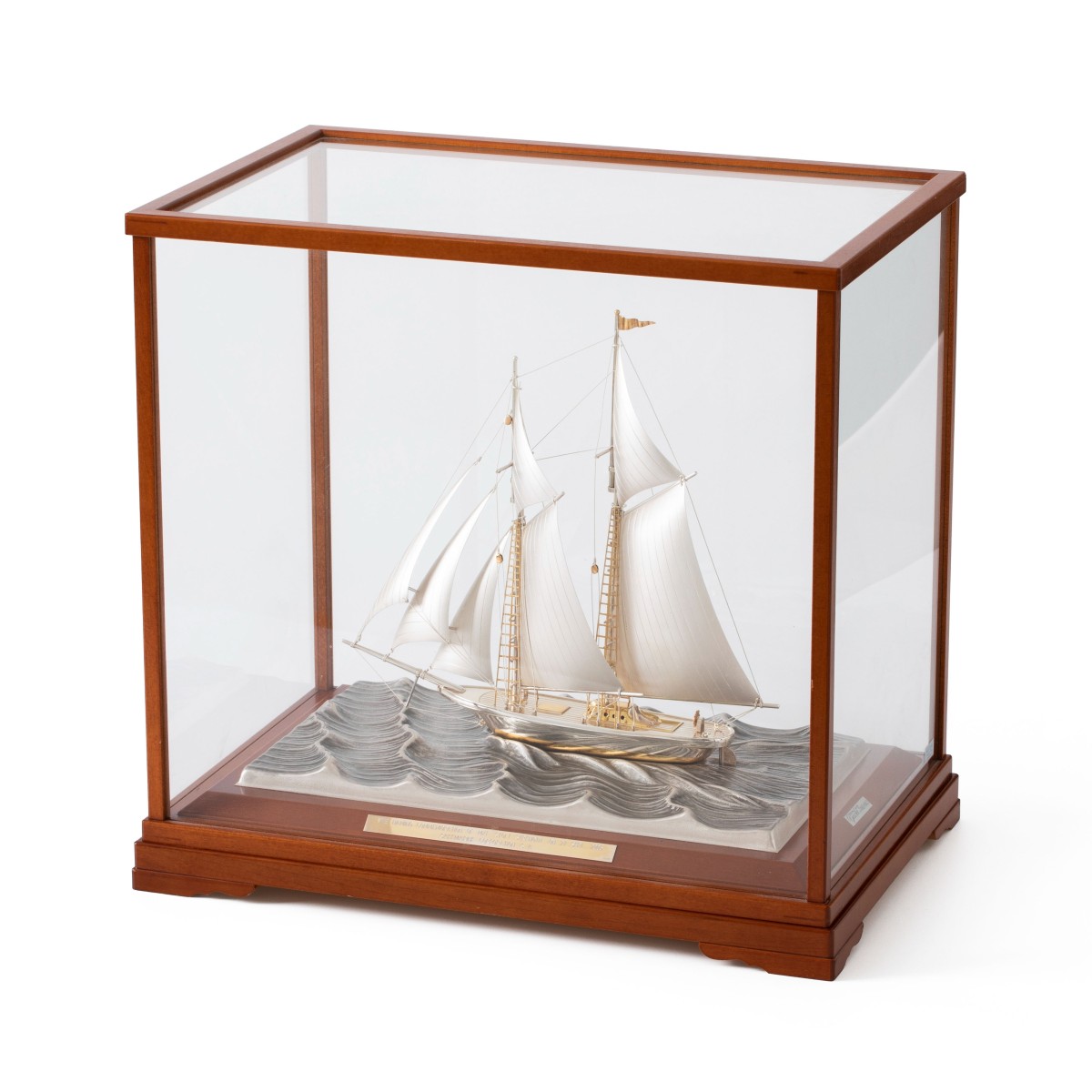 Zeilschip met vitrine, Seki Takehiko II, Japan ca. 2005, zilver