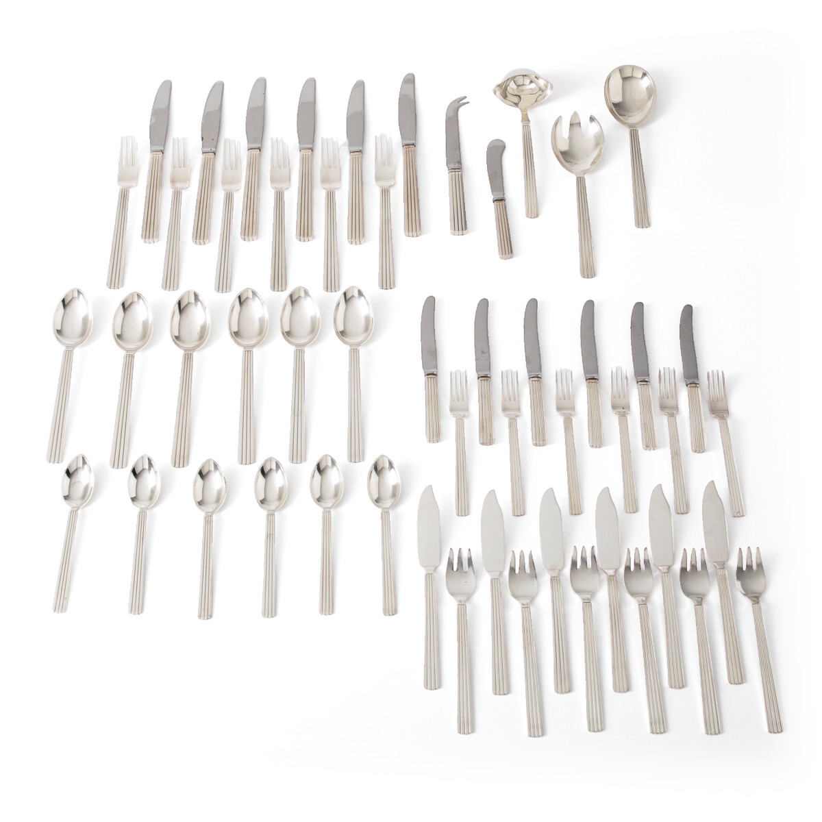 Georg Jensen bestek set (53), model Bernadotte, zilver. Ontworpen door Sigvard Bernadotte (1907-2002)
