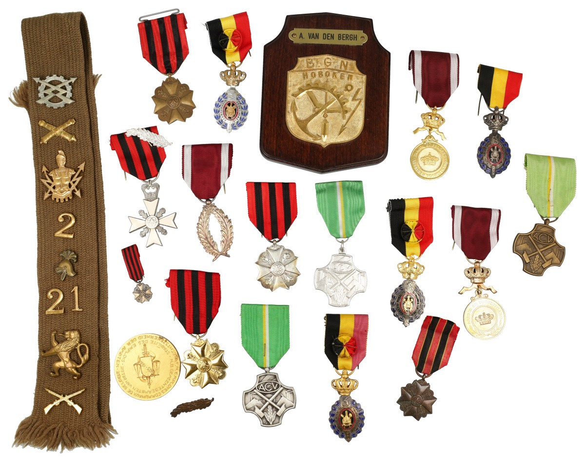 Belgium. 20th century. Lot (12) Mixed civil medals & some military badges