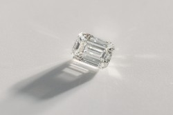 2.00 ct. Emerald (Variation) HRD certified natural diamond