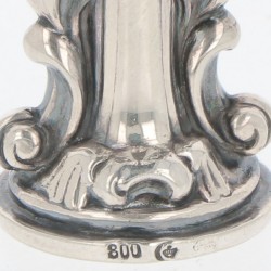 Lakstempel zilver.
