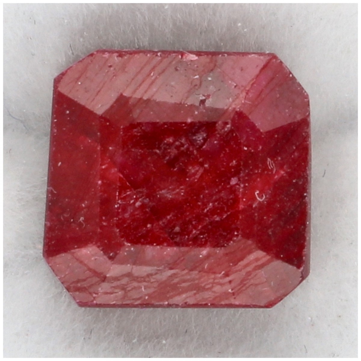 GLI-gecertificeerde natuurlijke robijn 9.85 ct.