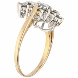 18 kt. Geelgouden peervormige ring bezet met ca. 0.60 ct. diamant.