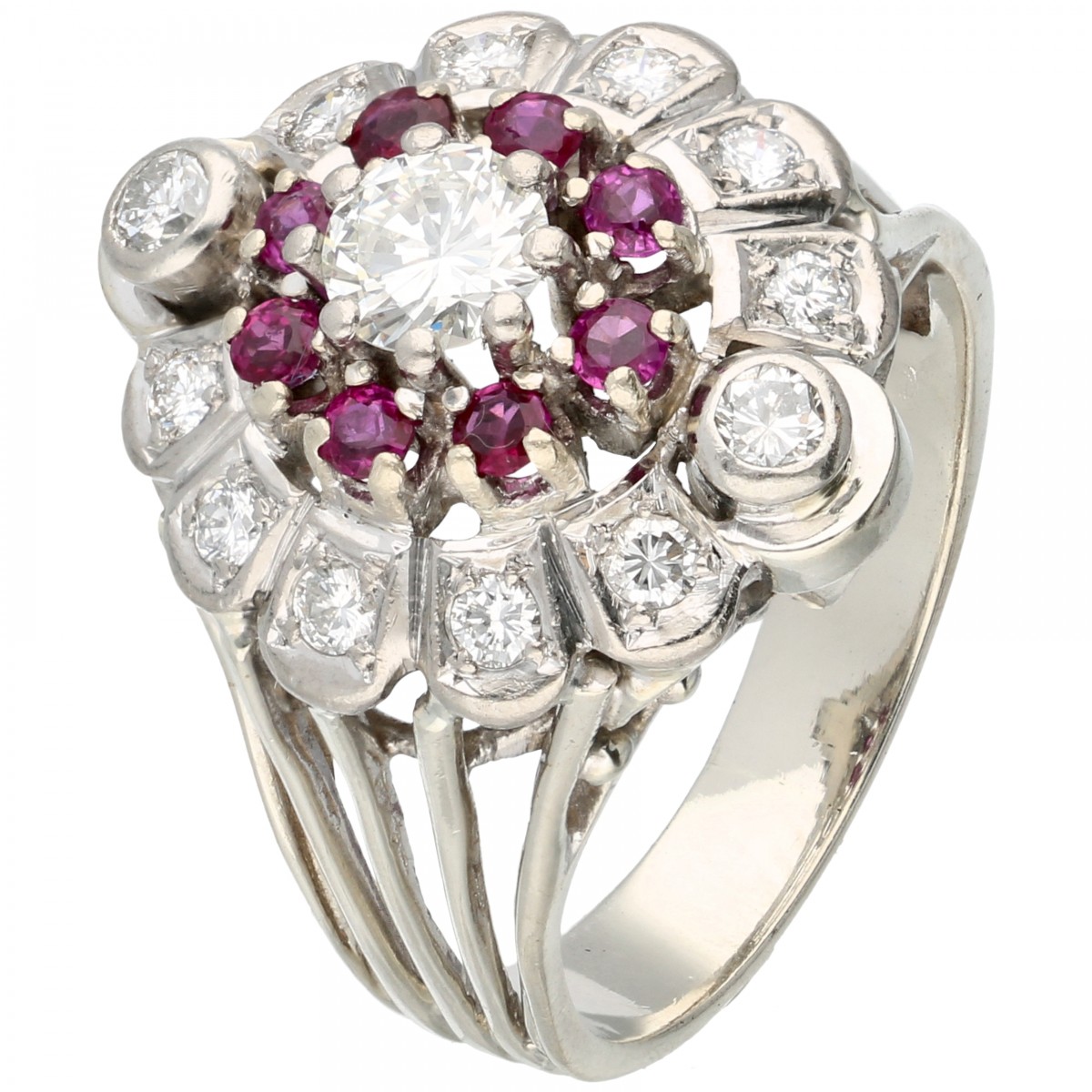 Witgouden Art Deco-rozetring bezet met ca. 0.66 ct. diamant en ca. 0.32 ct. natuurlijke robijn - 14 kt.