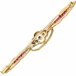 Geelgouden / platina Art Deco-broche, met ca. 0.20 ct. diamant en ca. 0.36 ct. natuurlijke robijn - 18 kt. en Pt 900.