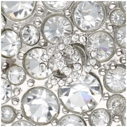 Chanel CC Star zilverkleurige broche bezet met helder witte strass-stenen.