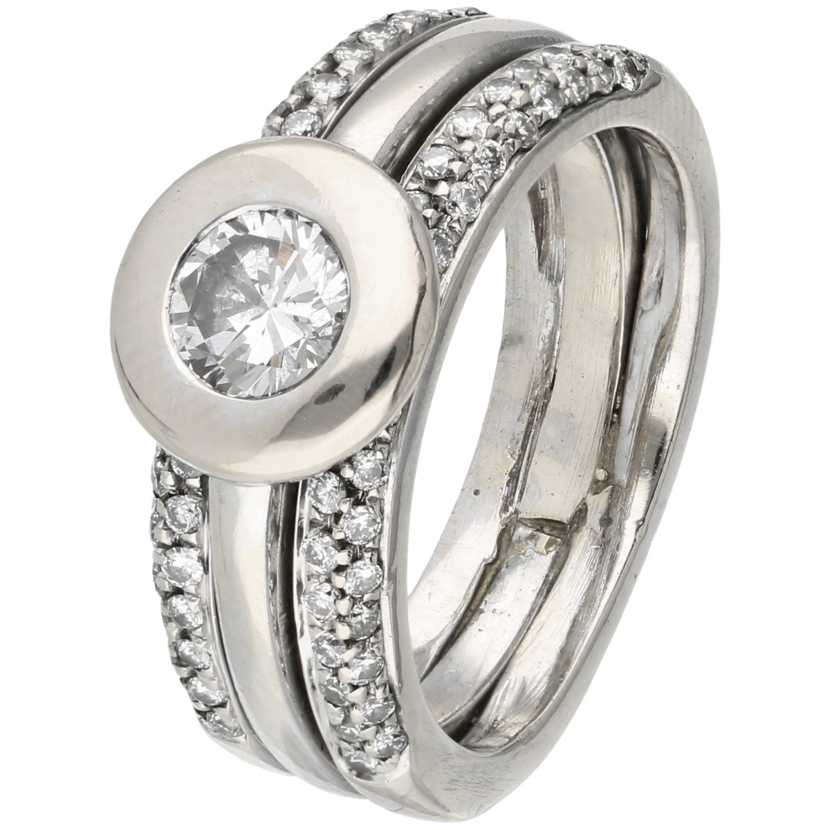 Witgouden 'shoulder ring' bezet met ca. 0.83 ct. diamant - 18 kt.