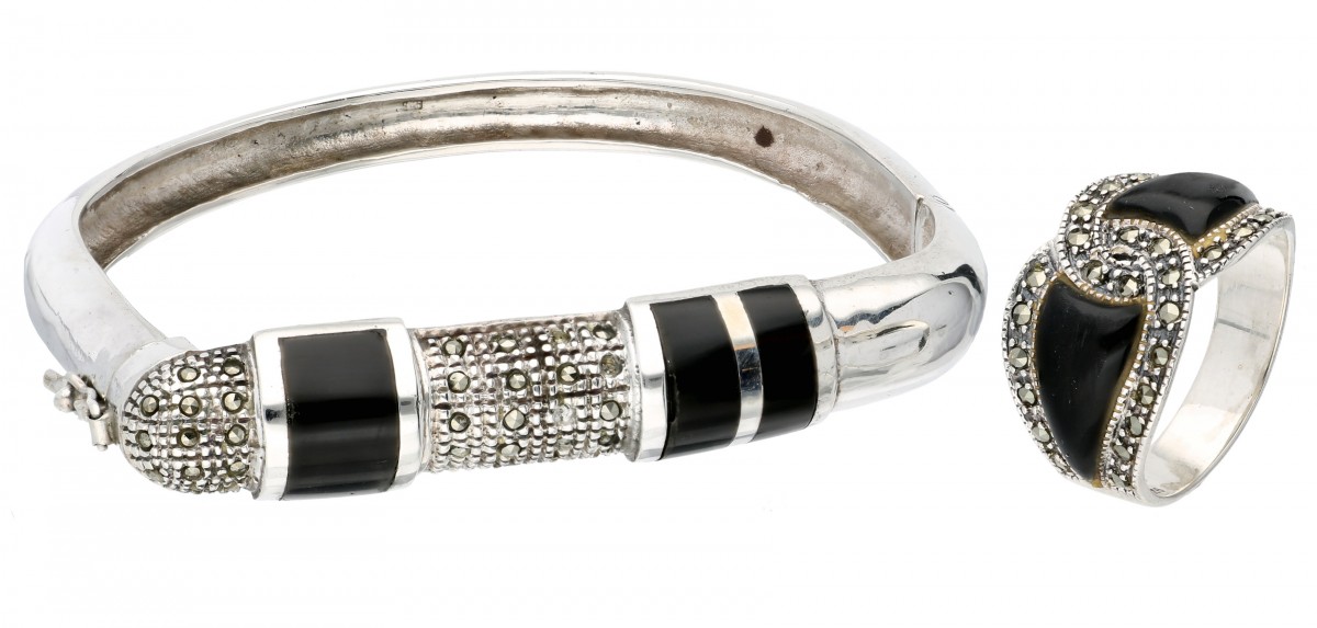 Set van zilveren Art Deco-stijl ring en armband bezet met onyx en markasiet - 925/1000.