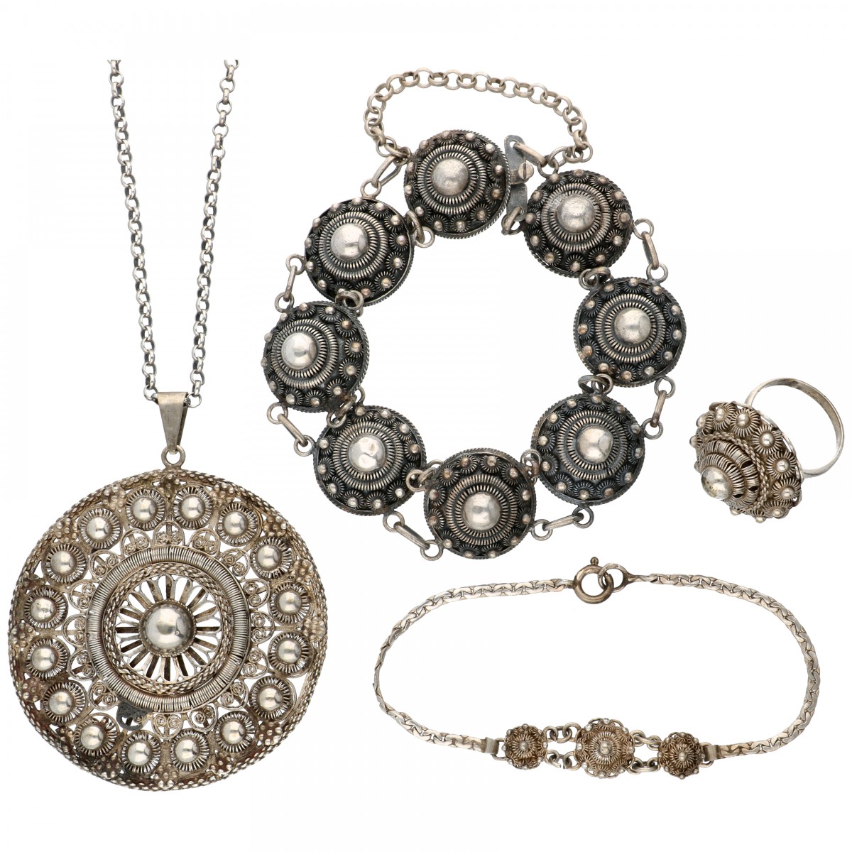 Lot van 4 Zeeuwse sieraden - 835/1000.