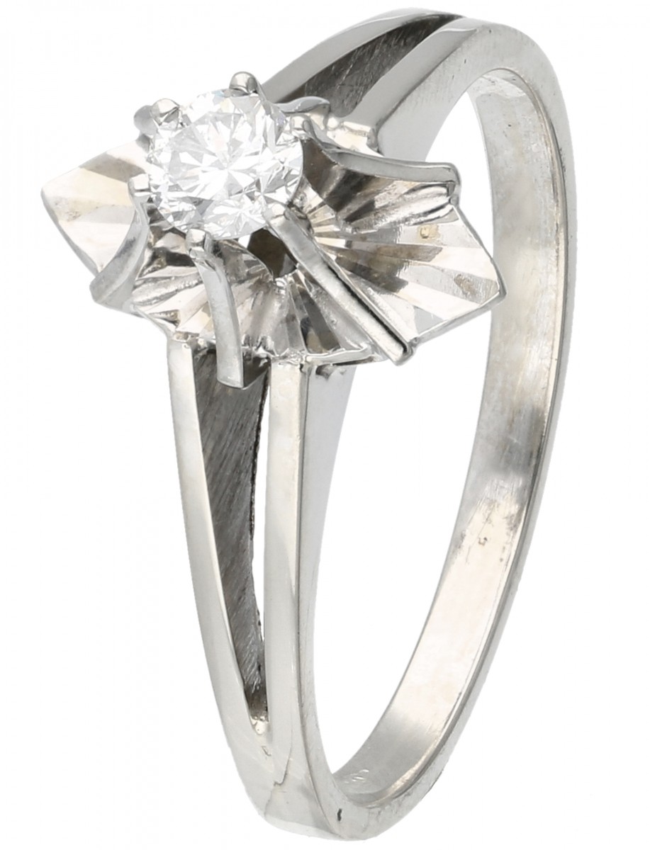 18 kt. Witgouden solitair ring bezet met ca. 0.15 ct. diamant.