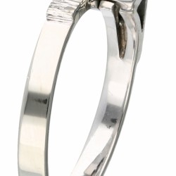 14 kt. Witgouden vintage driesteens-ring bezet met ca. 0.03 ct. diamant.