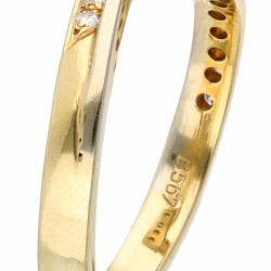 18 kt. Geelgouden slagring bezet met ca. 0.14 ct. diamant.