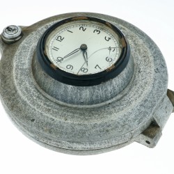 Industriële wandklok in vorm van afsluiter