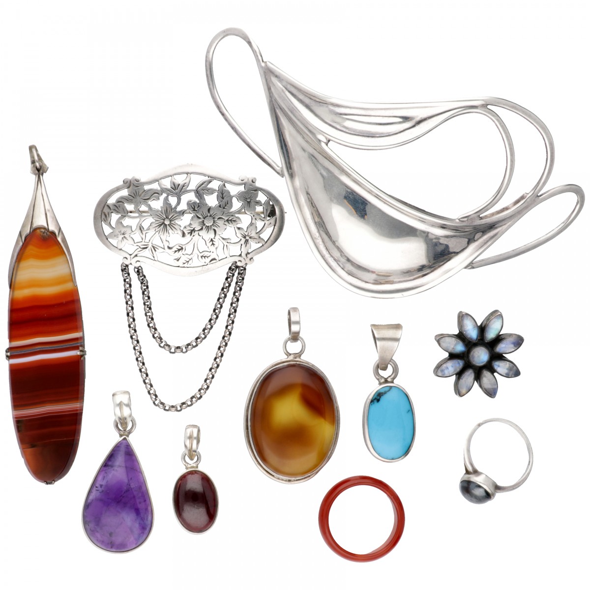 Lot van diverse sieraden, waaronder 925/1000 en 835/1000 zilver.