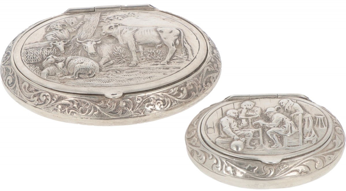 (2) delig lot pepermuntdoosjes zilver.