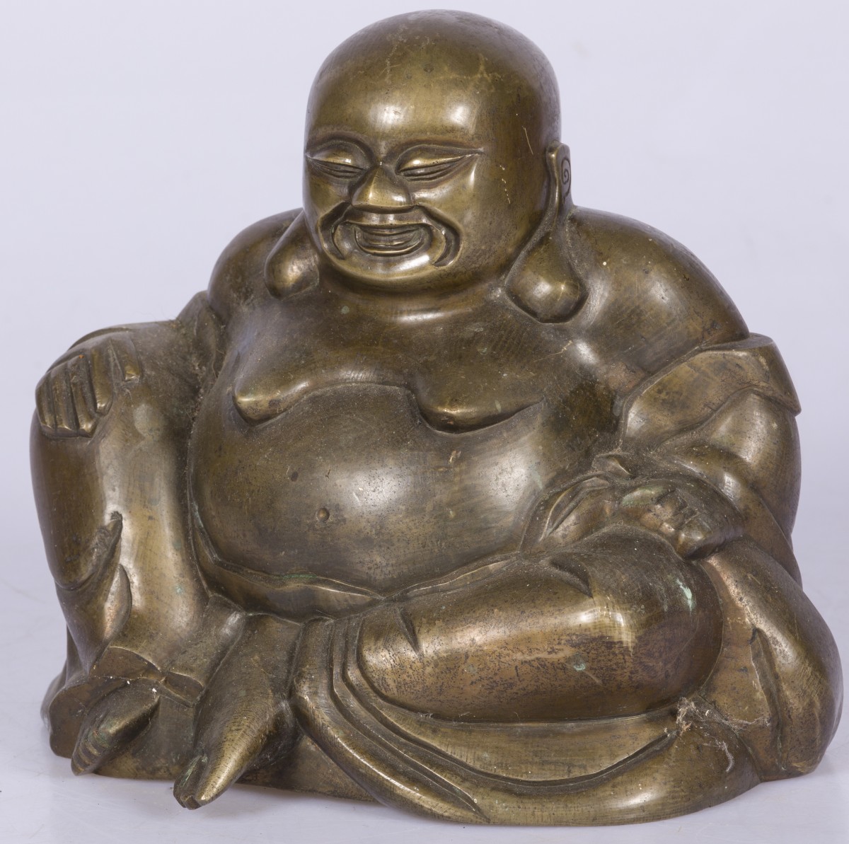 Een lachende bronzen Boeddha, China, 1e helft 20e eeuw.