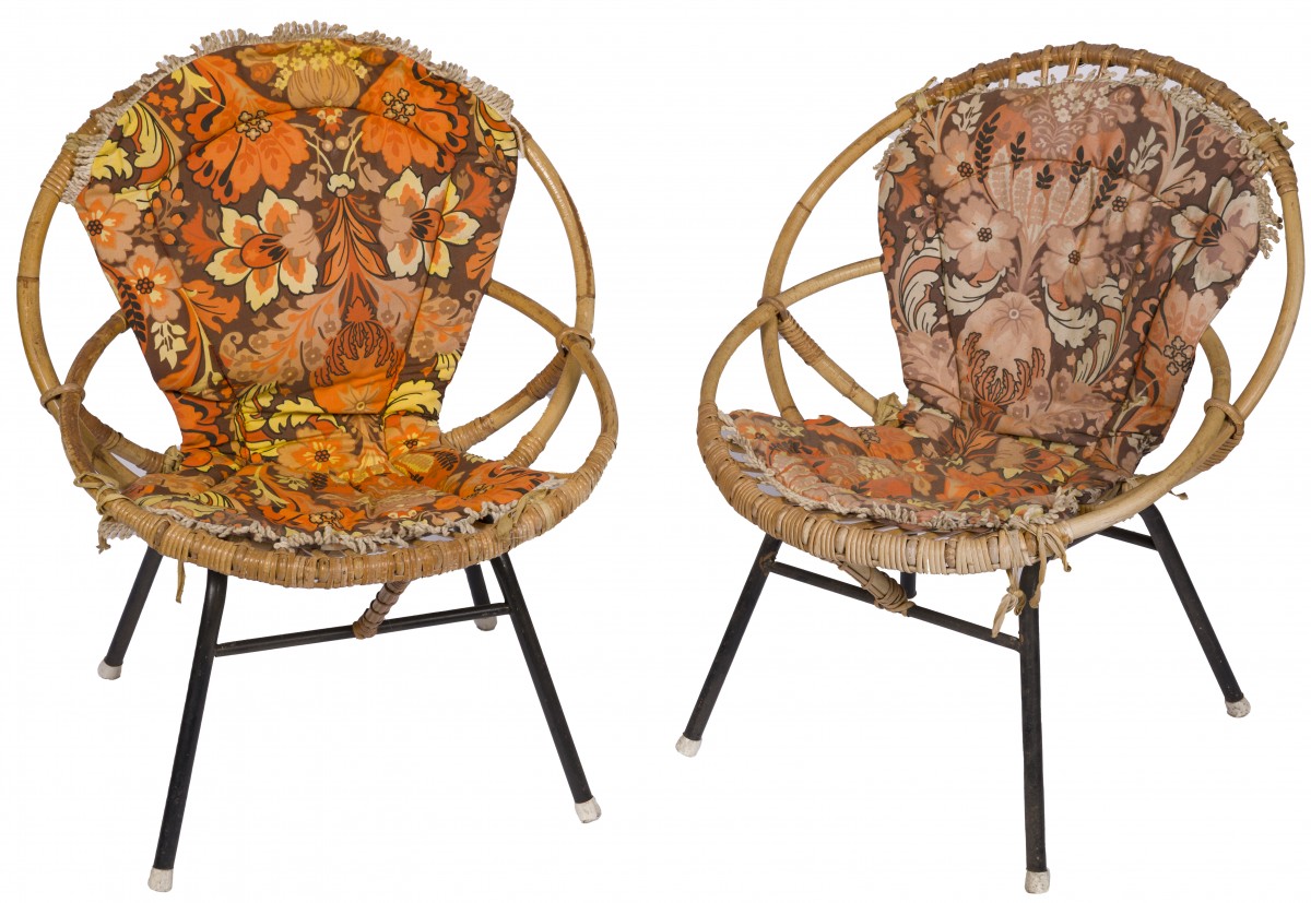 Een set van twee vintage rotan stoeltjes. (ca. 1965)