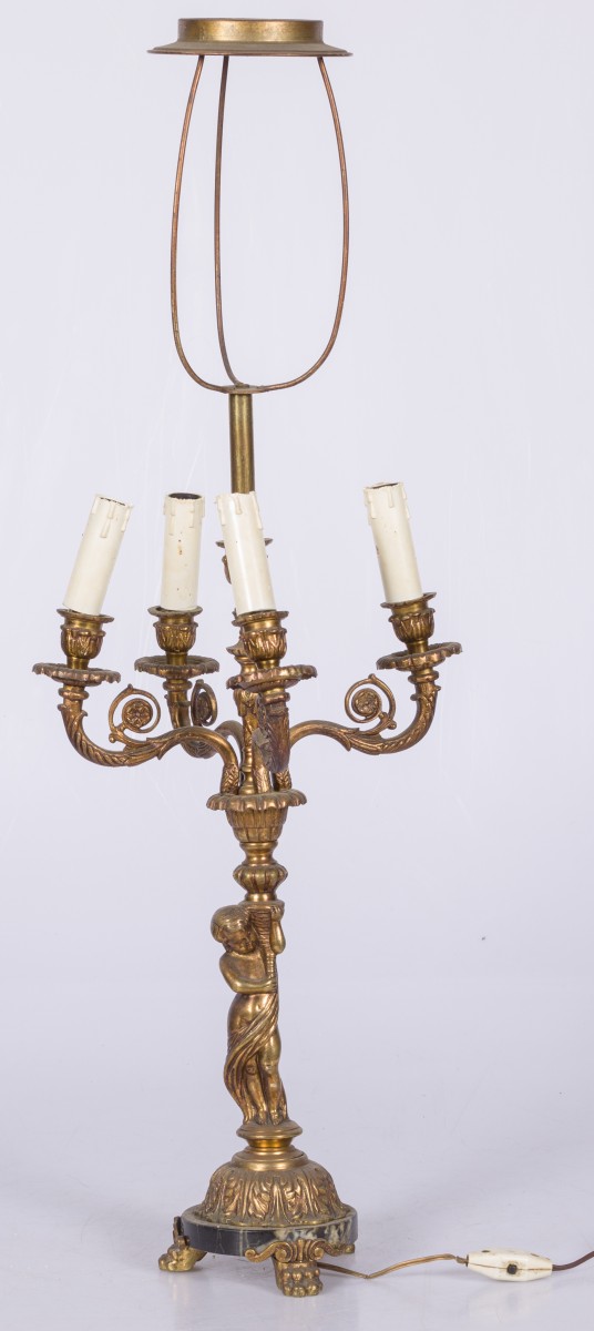 Een messing vierlichts bouilotte lamp, Frankrijk, 2e helft 20e eeuw.