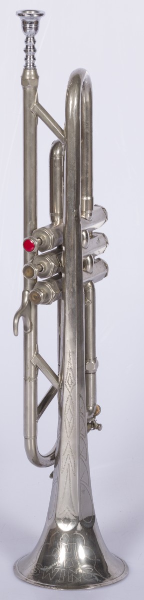 Een gegraveerde octogonale trompet