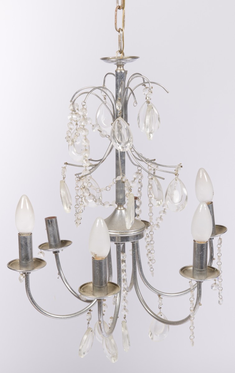 Een zeslichts hanglamp/kroonluchter, 20e eeuw.