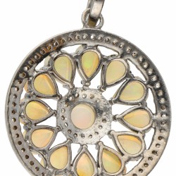 Zilveren Art Deco-stijl hanger bezet met ca. 0.85 ct. diamant en ca. 6.60 ct. edelopaal - 925/1000.