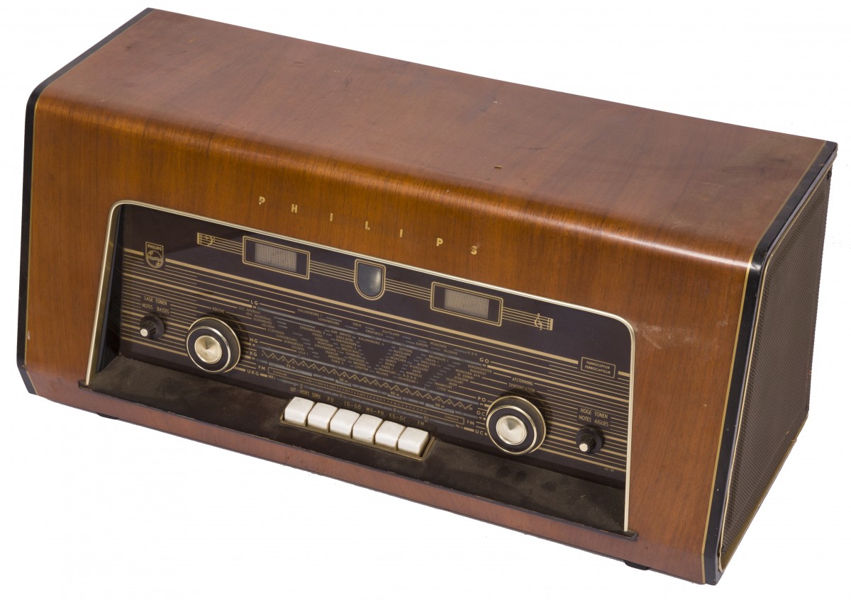 Een Philips buisradio, model: B5X62A /00 /01, Holland, 20e eeuw.
