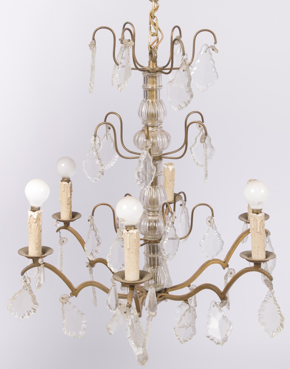 Een zeslichts Louis XV-stijl kroonluchter/plafondlamp, 20e eeuw.