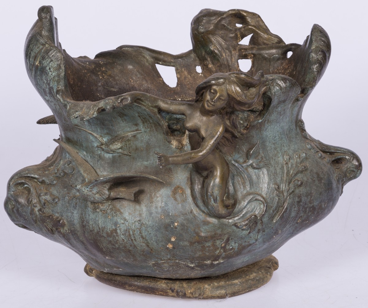 Een ZAMAK art nouveau jardinière, Frankrijk, eind 19e eeuw.